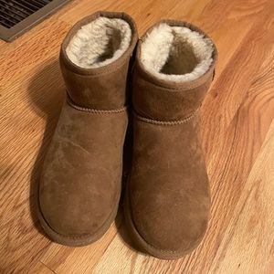 UGG mini 2